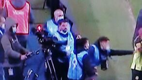 Um, dois, três: Imagens mostram que Matheus Reis foi agredido três vezes no final do FC Porto-Sporting