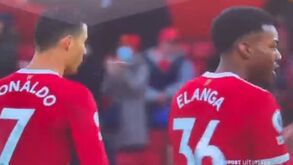 Terá Cristiano Ronaldo cuspido nas costas de Anthony Elanga? Ingleses levantam suspeita
