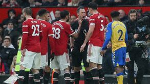 Paul Scholes critica atitude dos jogadores do Man. United: «Tenho pena do treinador...» 