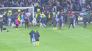 Zaidu e Paulinho: A história da imagem de paz no meio do caos no Estádio do Dragão