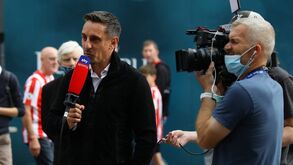 Gary Neville sabe quem são as toupeiras no balneário do Manchester United: «Nojento»