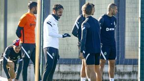 Rúben Amorim 'tira o pó' às chuteiras e participa no treino do Sporting