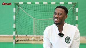 Record surpreendeu Pany Varela com perguntas das crianças da escola de futsal do jogador
