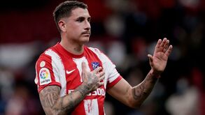 Mulher defende José María Giménez: «Seis dias de cama e ao sétimo direto para o relvado...»