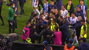 Sporting arrasa CD: «Ficámos a saber que um pontapé de Marchesín é menos grave que uma estalada de Palhinha»