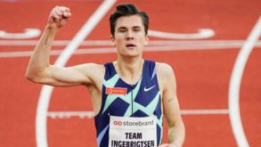Jakob Ingebrigtsen bate recorde do Mundo dos 1.500 metros em pista coberta