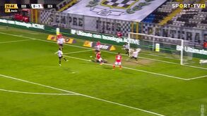 Grimaldo surgiu onde menos se esperava e fez o segundo golo do Benfica ao Boavista