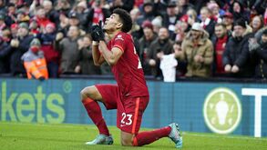 Desmarcação e finalização com classe: o primeiro golo de Luis Díaz pelo Liverpool
