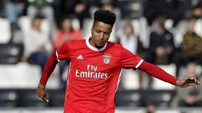 Ebuehi atribui favoritismo ao Ajax mas avisa: «Se há coisa que os portugueses sabem fazer...»