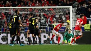 A crónica do Benfica-Ajax, 2-2: um apelo à mística em noite de riscos