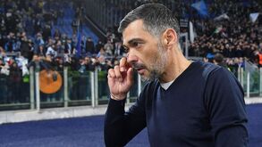Adeptos da Lazio aplaudem Sérgio Conceição e treinador do FC Porto emociona-se