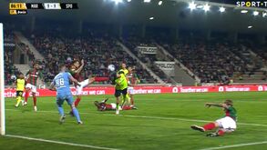 Coates queixou-se de ter sido atingido na cabeça na área do Marítimo: árbitro mandou seguir