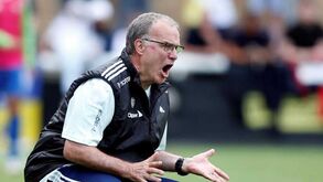 Bielsa: um 'loco' que encantou os ingleses mas não resistiu... aos maus resultados