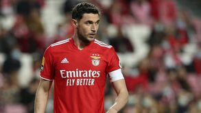 Emoção na Luz: Yaremchuk em lágrimas após receber a braçadeira e ser aplaudido pelos adeptos do Benfica
