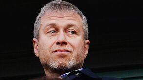 Gary Neville diz que Abramovich está a tentar 