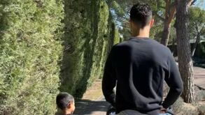 Cristiano Ronaldo dá um passeio em família e Georgina mostra a nova silhueta