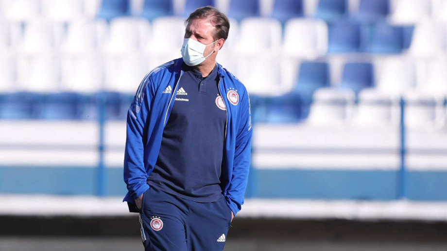 Pedro Martins conduz Olympiacos às meias-finais da Taça da Grécia
