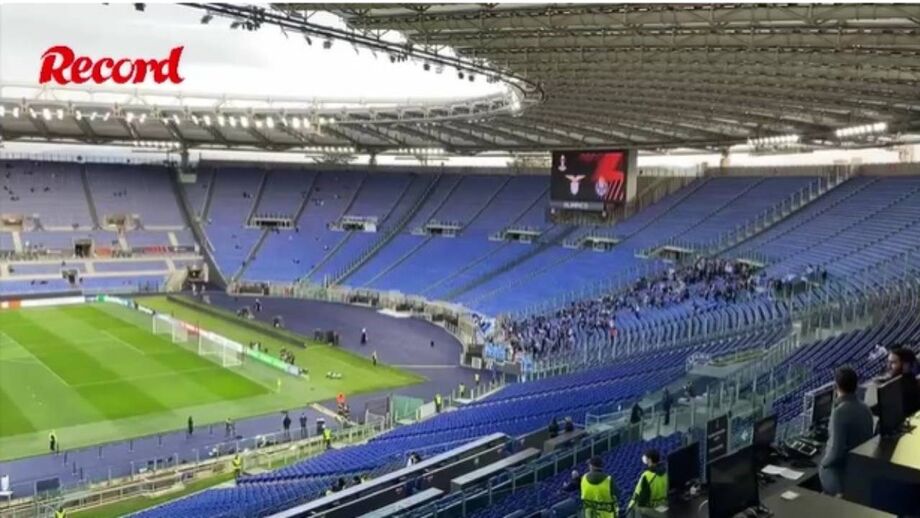 Jogadores já subiram ao relvado