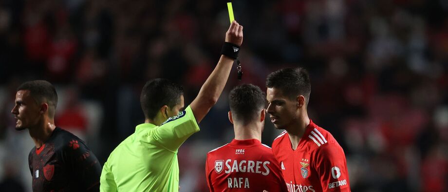 Penálti sobre Rafa foi bem assinalado? A análise dos especialistas Record as casos do Benfica-Santa Clara
