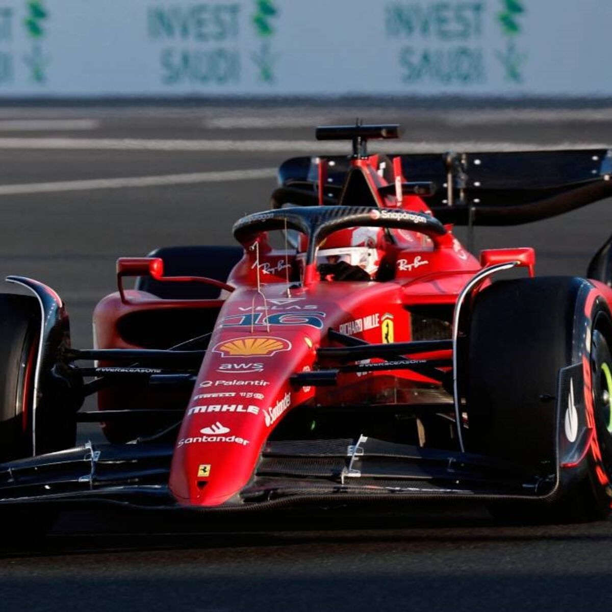 Charles Leclerc vence primeira sessão de treinos livres em