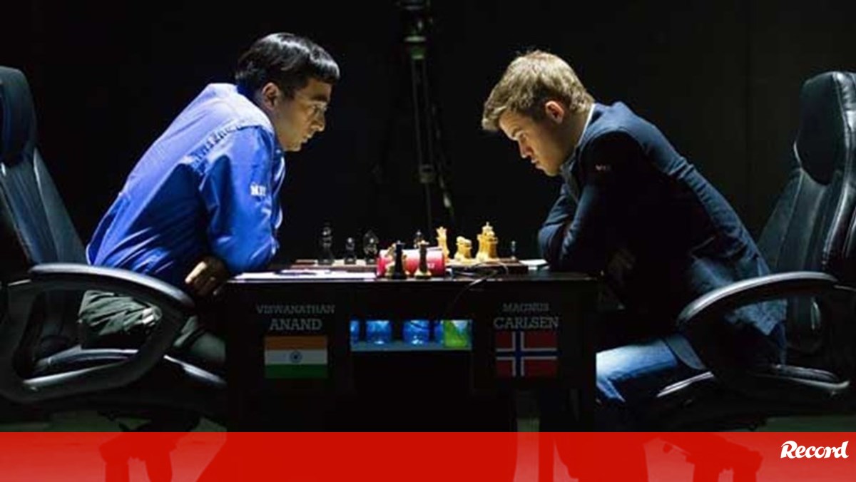Magnus Carlsen vence Praggnanandhaa e é campeão mundial de xadrez