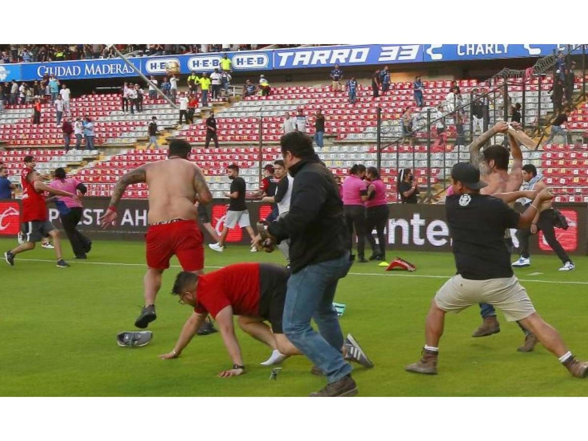 Batalha campal: Jogo do Campeonato Mexicano é suspenso após