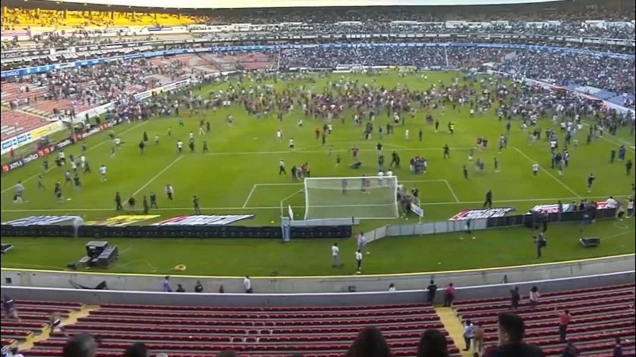 Batalha campal: Jogo do Campeonato Mexicano é suspenso após