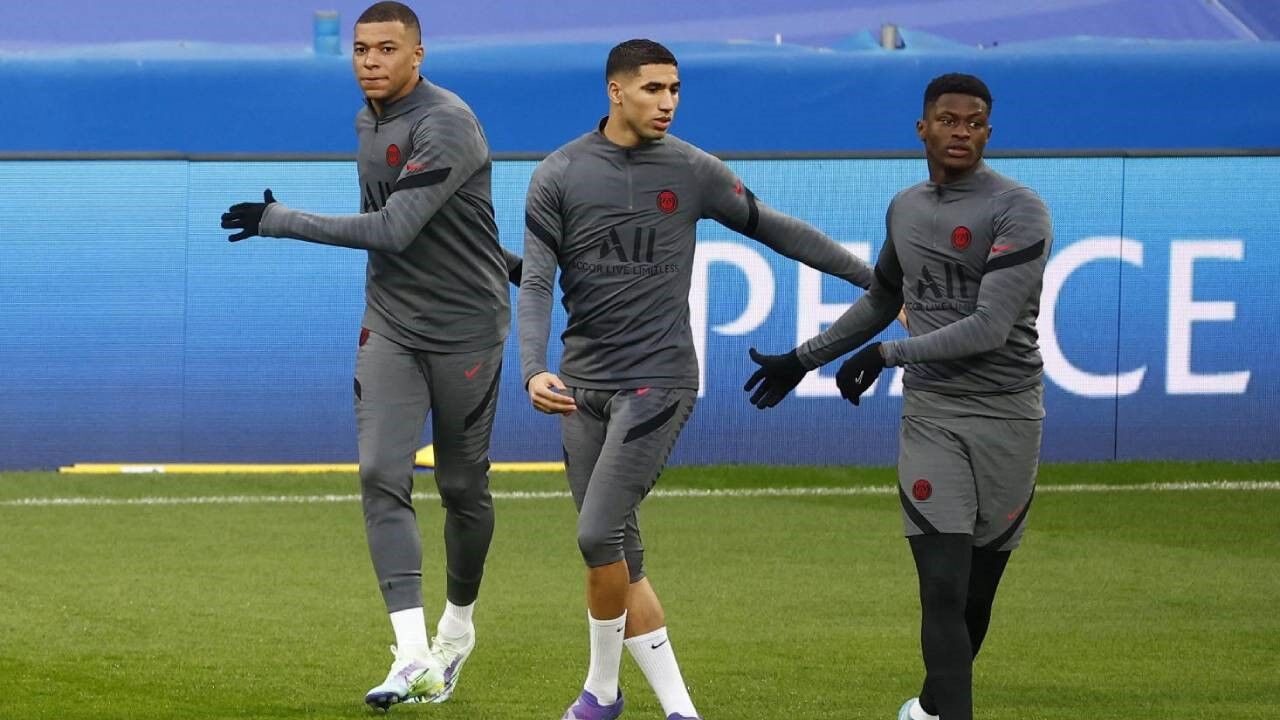 Mbappé, Hakimi e Nuno Mendes no treino