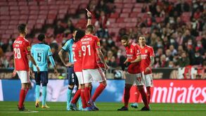 Expulsão mais rápida de sempre em casa: Taarabt em destaque pela negativa