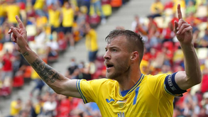 Yarmolenko faz apelo a jogadores russos: «Rapazes, por que continuam sentados como idiotas e não dizem nada?»