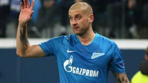 Internacional ucraniano Yaroslav Rakitskiy abandona o Zenit