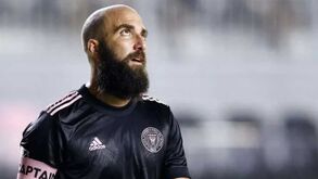 Avançado do Chicago Fire arrasa Higuaín: «Ele que vá à merda, é um tipo muito patético»