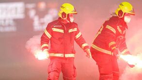 Veríssimo e o reatamento do Portimonense-Benfica após lançamento de tochas: «Árbitro aplicou o regulamento»