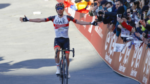 Pogacar vence Strade Bianche com ataque a mais de 45 quilómetros da meta