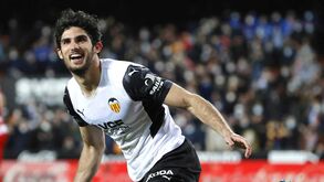 Gonçalo Guedes: Depois do calvário de lesões, extremo ganha nova vida