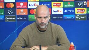 Guardiola diz que Walker 'merece' os três jogos de suspensão: «Quando um jogador faz uma coisa estúpida...»