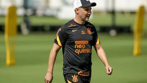 «Que falta de atenção e que estreia horrorosa»: Ex-jogador do Corinthians crítico com Vítor Pereira
