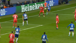 Polémica no Dragão: árbitro marcou penálti para o FC Porto e reverteu decisão após consulta do VAR