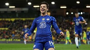 Chelsea ainda apresenta a 'Three' na sua camisola após patrocinador suspender a ligação ao clube