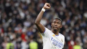 Alaba explica celebração insólita... com cadeira: «Uma reviravolta assim deixa-nos loucos» 