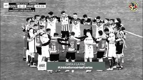 Jogadores de América e Chivas param jogo para apelar à paz na sequência dos violentos confrontos no México