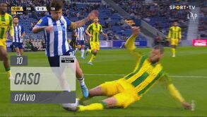 Otávio caiu na grande área do Tondela após lance com Marcelo Alves: árbitro mandou seguir