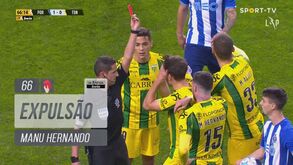 O momento em que Manu Hernando é expulso por acumulação de amarelos: Tondela contestou decisão