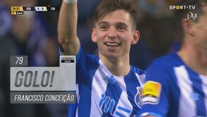 Francisco Conceição aproveita uma bola perdida na grande área do Tondela e faz o 4-0 para o FC Porto