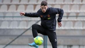 Craque da academia do Shakhtar esconde-se da guerra num bunker com namorada grávida