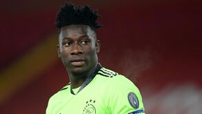 Onana lembra renovação falhada com o Ajax: «Ofereciam-me metade do que recebia...»