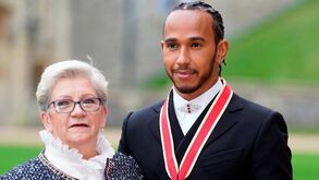 Tal mãe, tal filho: Hamilton vai incluir o nome de solteira da progenitora