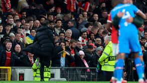 Fuga para a vitória: Simeone teve de escapar assim de Old Trafford