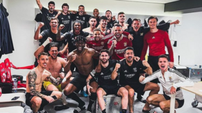 A festa do apuramento continuou no balneário do Benfica