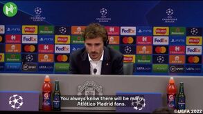 Griezmann e os cerca de 3 mil adeptos do Atl. Madrid em Old Trafford: «Uma barbaridade»